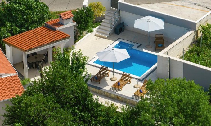 Bast Villa | Villa Ella - swimming pool, garden, baby friendly