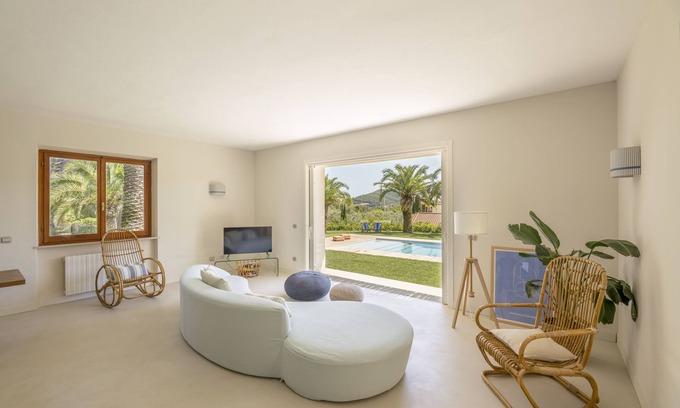 Lacona Villa | Renovated villa surrounded by greenery with swimming pool and air conditioning.1.5km from the sea