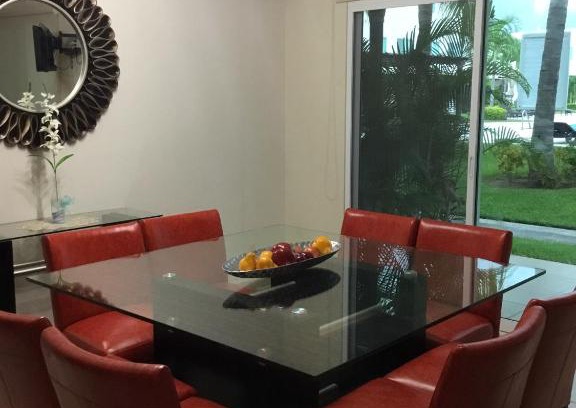 Granjas del Marqués Villa | Villa en zona diamante