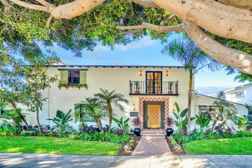 Alamitos Beach Casa | Villa Encanto- LUXE Spanish Villa with 6 KING Bedrooms, Courtyard and New Game Room