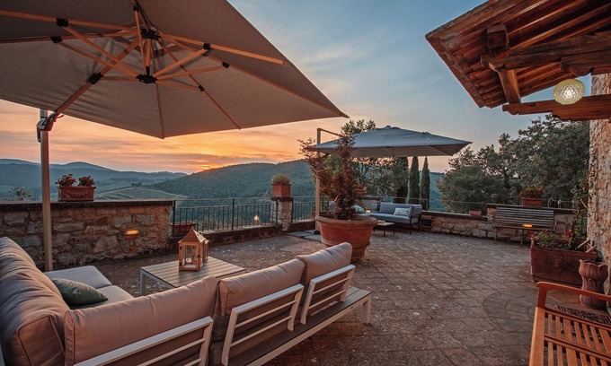 Vertine Villa | "Villa Erbolino" con jardín privado, bañera de piedra al aire libre y Wi-Fi
