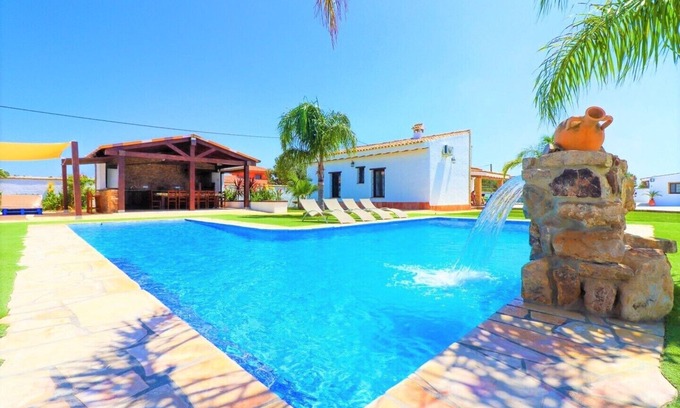 La Coquina Chalet De Esquí | Villa Alazan es una bonita finca con piscina privada para 16 personas.