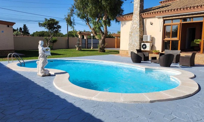 Chiclana de la Frontera Chalet De Esquí | Villa los Almendros.