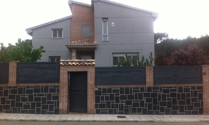 Villaluenga de la Sagra Chalet De Esquí | Villa El Pinar