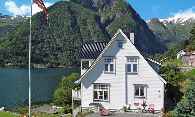 Balestrand Casa | Villa Esefjord by Interhome