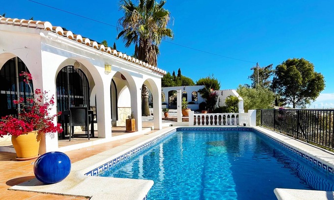 Cómpeta Villa | Villa "Esparragueras" con vistas al mar, piscina y Wi-Fi