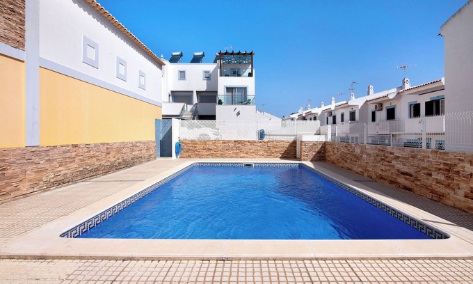Manta Rota Villa | Villa 'Essence Of Grey' con terraza privada con vistas al mar, Wi-Fi y aire acondicionado