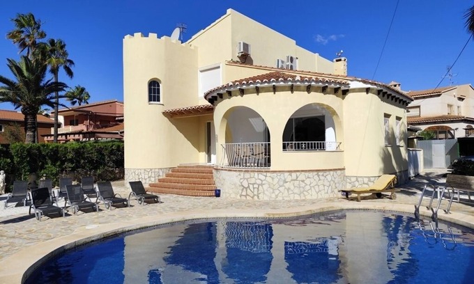 Coveta Fuma Chalet De Esquí | Villa Eva con piscina privada!