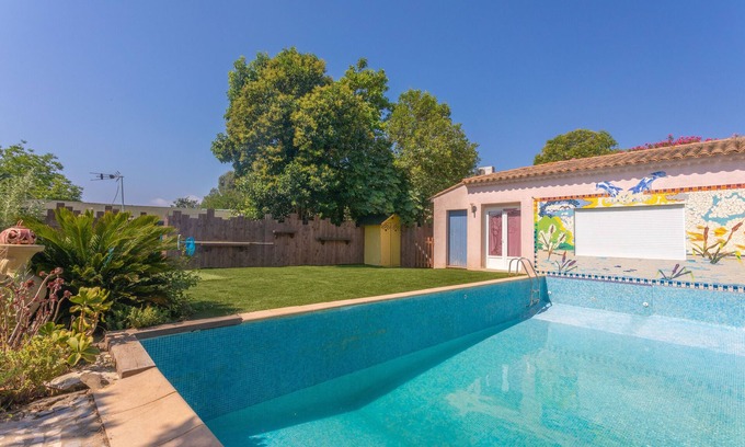 Hyeres Villa | Villa « Fanny » con piscina compartida, terraza privada y Wi-Fi