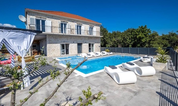 Sucuraj Villa | Villa Faros on Hvar – Crovillas GmbH