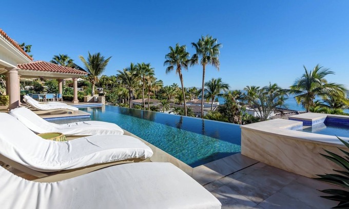 El Rosarito Villa | Villa Fish at Exclusive Caleta Palmilla