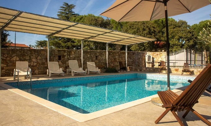 Matohanci Casa | VILLA FJORD Guest House with Pool