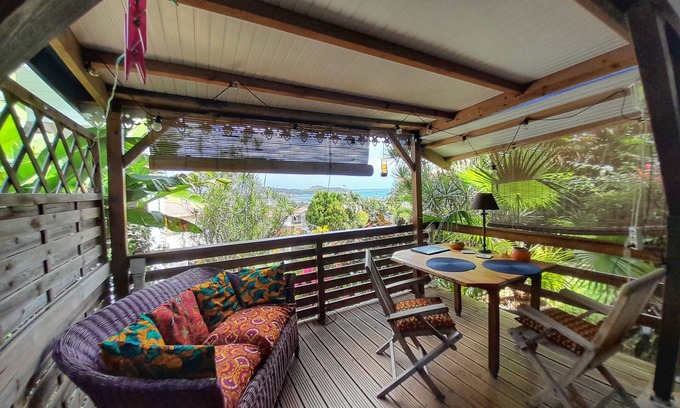 Le Vauclin Apartamento | Villa Fleurs des Iles: Studio Bwa Banbou, acogedor estudio con vista al mar.