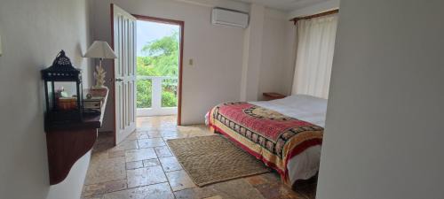 Puerto Velasco Ibarra Casa | VILLA FLOREANA