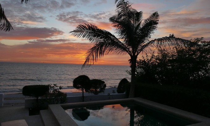 Mbour Villa | Villa de pie en el agua, frente al mar