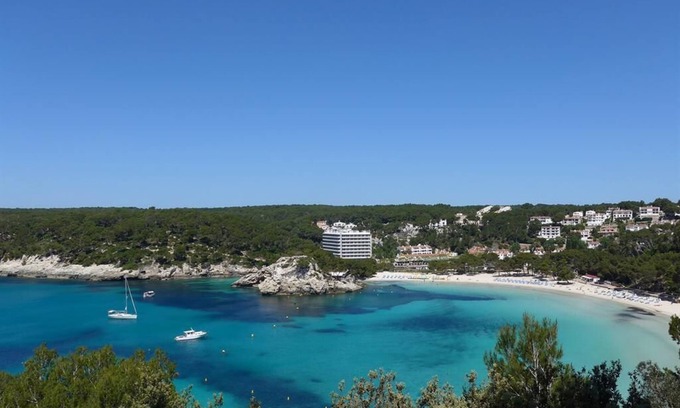 Cala Galdana Chalet De Esquí | Chalet para 6 personas con aparcamiento y piscina privada.