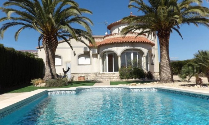 Les Tres Cales Chalet De Esquí | Villa para 8 personas con piscina privada en Urb. Tres Cales