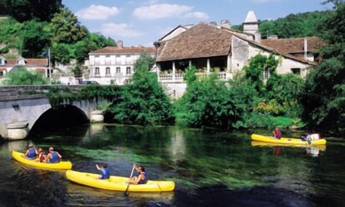 Brantome-en-Perigord Villa | Villas con capacidad para 1 - 10 en Dordoña con piscina y restaurante.