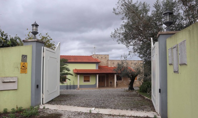 Areias Casa | Villa for up to 18 people with swimming pool 10 minutes from the blue lake