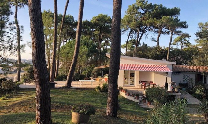 Saint-Georges-de-Didonne Villa | Villa facing the sea with wooded park in Saint-Georges-de-Didonne 🌴🌊