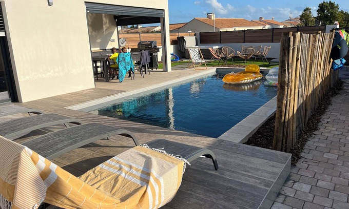 Saint-Gilles-Croix-de-Vie Villa | Villa Avec Piscine et Spa à 1 km de la Plage