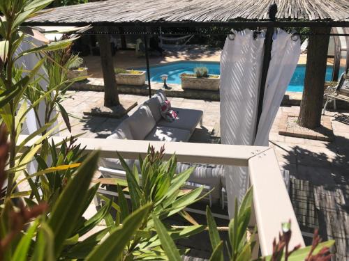 Sainte-Anastasie-sur-Issole Cama Y Desayuno | Villa QUINISSOLE