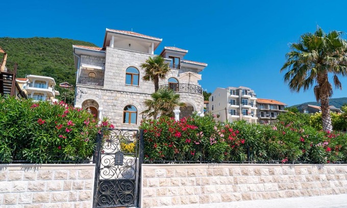 Bijela Villa | Villa Garden Beach