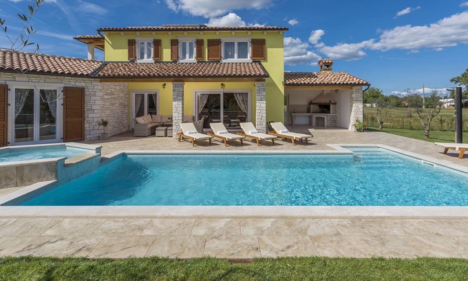 Jakovici Cabaña | Villa Gardenia con piscina, jacuzzi y jardín propio, que ofrece paz y privacidad