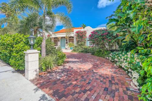 Southside Casa | Villa Gardenia - Peaceful Garden Oasis with Open Floor Plan