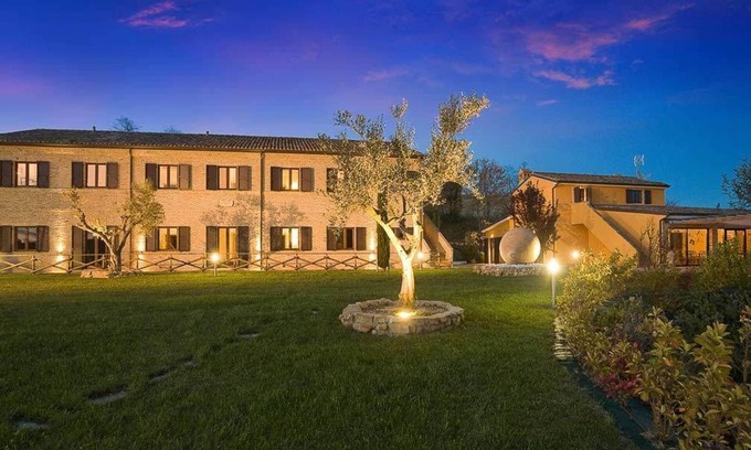 Camerano Casa | Villa Gens Camuria
