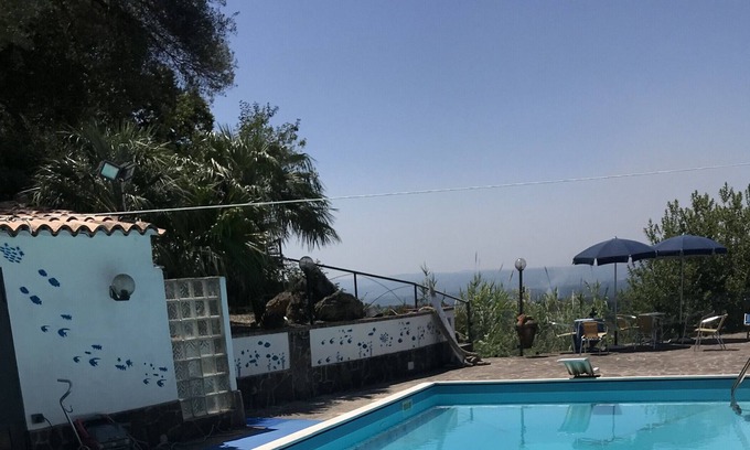 San Nicola da Crissa Villa | Villa "Gio - Piscina privada" con vistas a la montaña y Wi-Fi