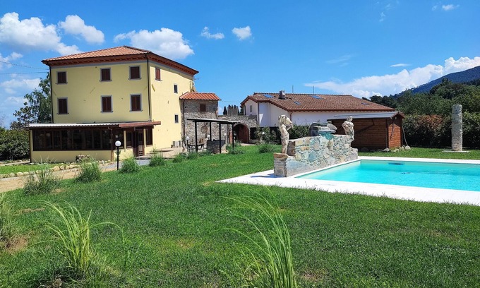 SantʼAndrea di Compito Casa | Villa "Giovanna" con piscina abierta compartida, terraza, jardín y Wi-Fi