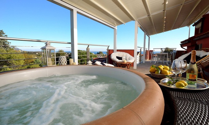 Loano Villa | Increíble casa de vacaciones con jacuzzi, sauna y una maravillosa terraza con vistas al mar.