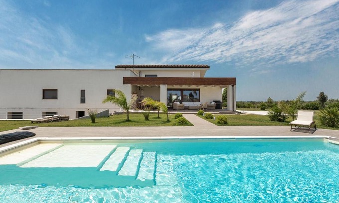 Leverano Villa | Villa Giulia Luxury Suite by BarbarHouse