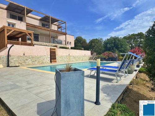Santa Giulia Villa | VILLA GIULIA - Piscine - Jacuzzi - 4 Chambres