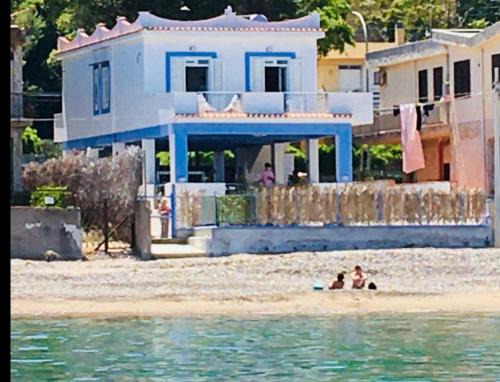 Casteldaccia Villa | Villa GLORIA intero alloggio sulla spiaggia 8 posti letto 15 minuti da Palermo e 35 da Cefalu