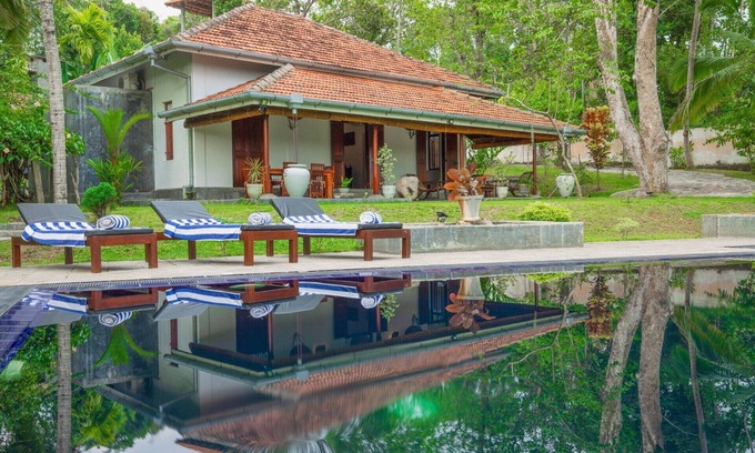 Ambalangoda Villa | Villa Godahena, hermosa villa junto al lago con jardines privados, piscina y monos!