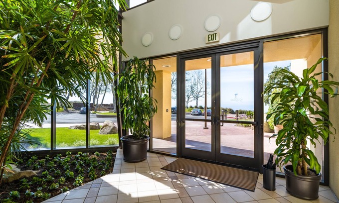 Malibu Hotel | Villa Graziadio at Pepperdine University