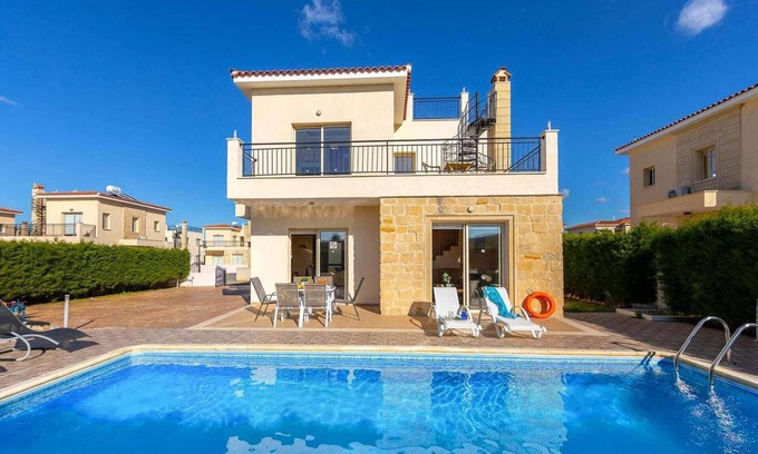 Prodromi Casa | Villa Green Valley 3 is a spacious and stylish villa set on a small complex within a short walk of t