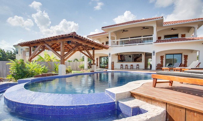 Placentia Casa | Villa Groovy Gecko, Awesome 5 bedroom ocean beach front villa with private chef