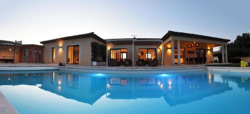 Domazan Villa | Villa Hameau de Signargues, entre Avignon - Pont du Gard et Uzes
