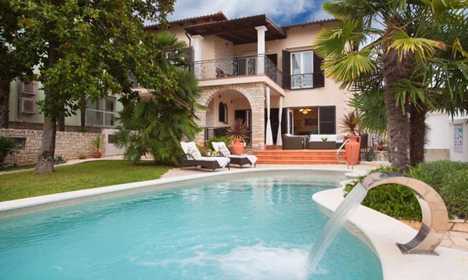 Umag Villa | Villa Harbourfront Umag - Maravillosa villa de 5 dormitorios - Vistas al puerto - Jacuzzi y Gimnasio