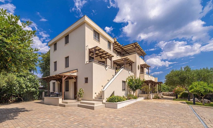 Linardici Apartamento | Villa Haya - apartment GASTERIJA with heated pool