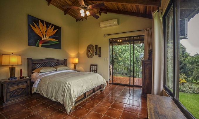 El Tanque Villa | Villa Heliconia, La Finca CR, Horse Ranch Fuera de La Fortuna