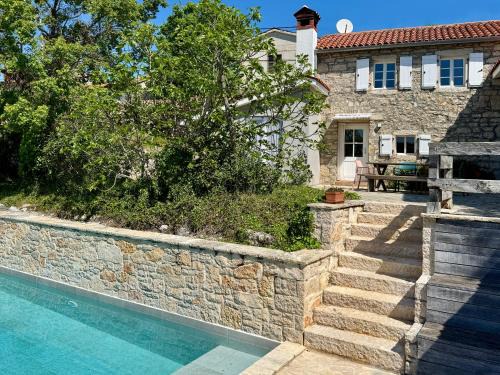 Vizinada Villa | Villa Hideaway with heated pool, sauna & bikes