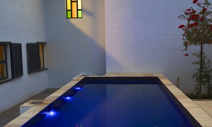 Stellenbosch Villa | Villa madreselva, villa bien equipada en los viñedos con piscina, gimnasio, jardín.