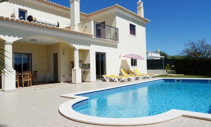 Patroves Villa | Villa Hunes: villa moderna y luminosa, piscina privada, a pie de restaurantes, fácil acceso a las pl
