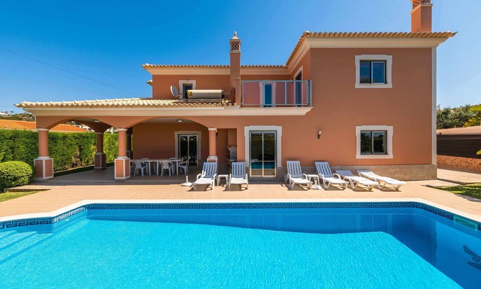 Patroves Villa | Villa 'Hunês' con piscina privada, Wi-Fi y aire acondicionado