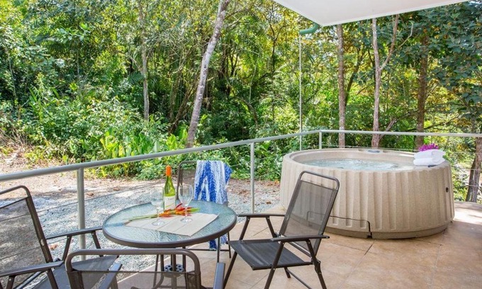 Parrita Casa | Villa Iguana - Great place & privacy with Jacuzzi & WiFi
