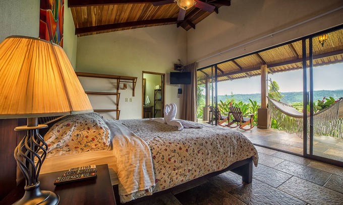 El Tanque Villa | Villa Ilan, La Finca CR, rancho de caballos fuera de La Fortuna